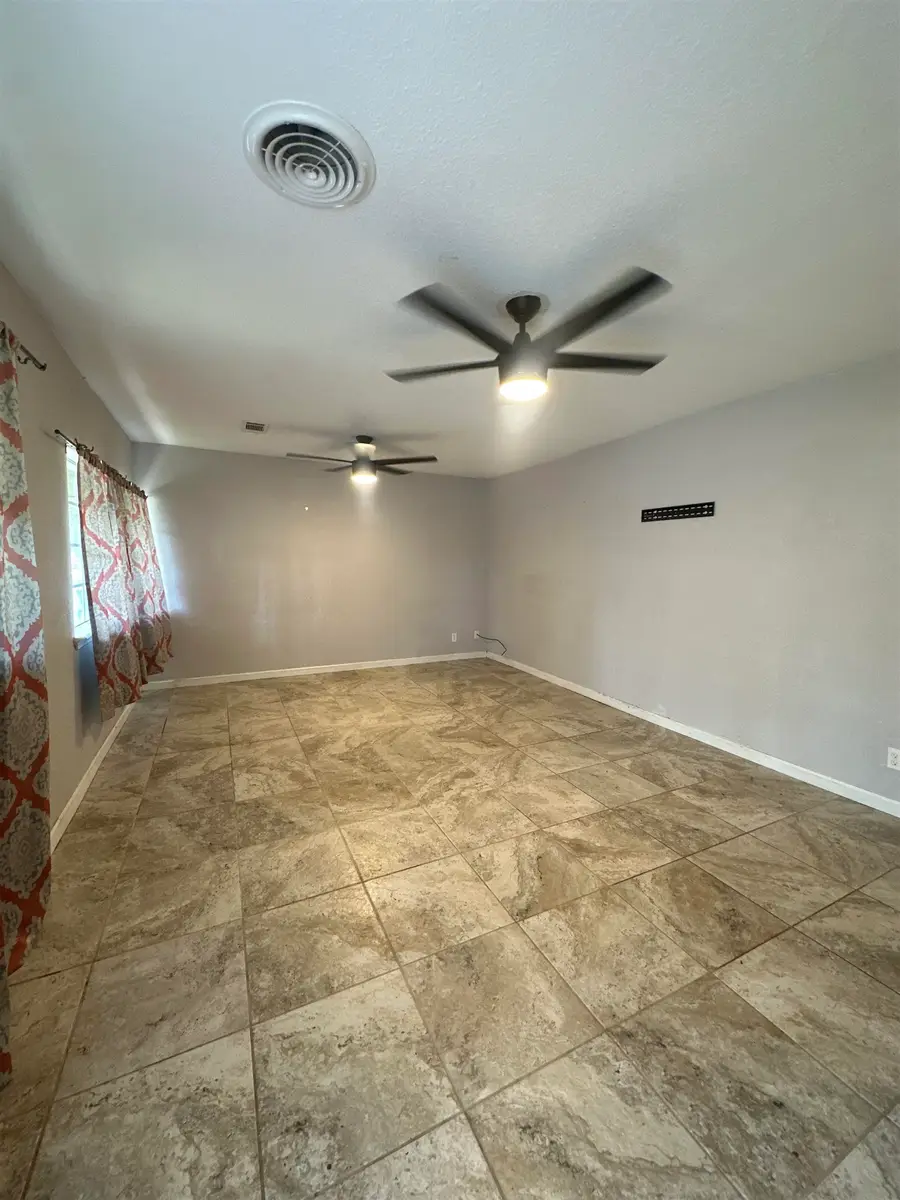 1080 Scott Dr, Vidor, TX 77662 - Image #2