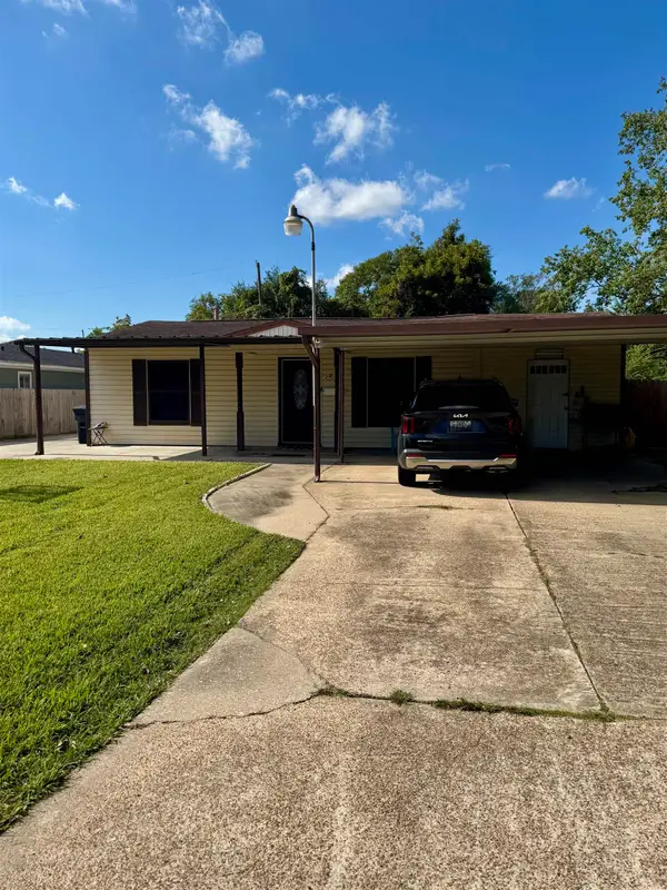 2306 5th St, Port Neches, TX 77651