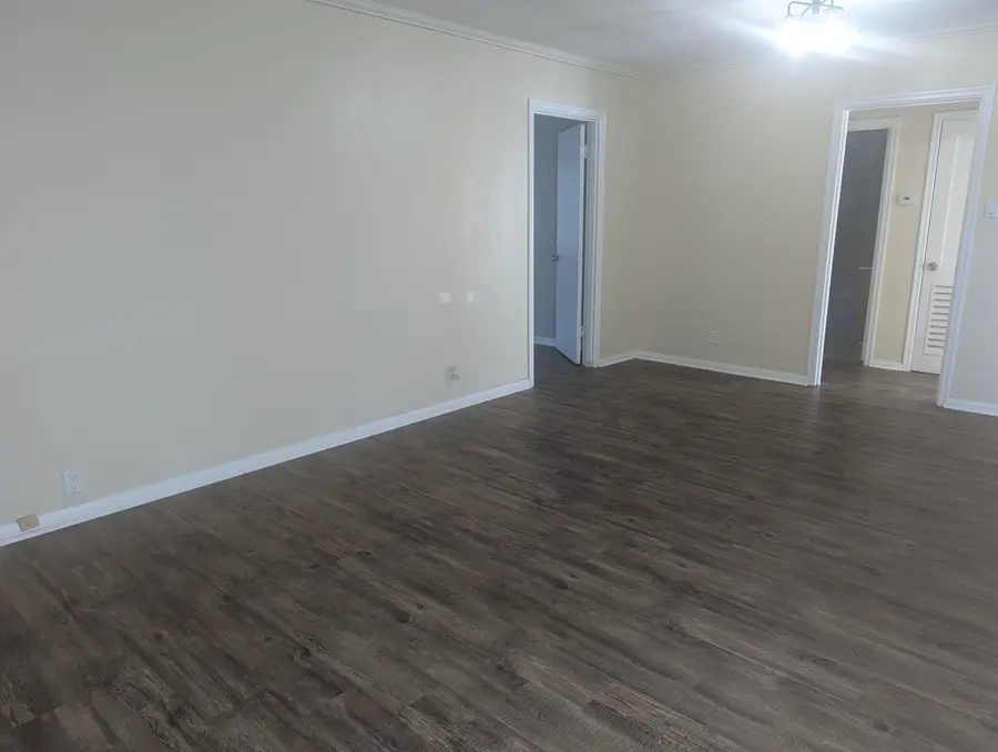 3140 South Drive, Groves, TX 77619 - Image #2