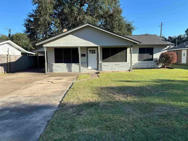 2233 11th St, Port Neches, TX 77651