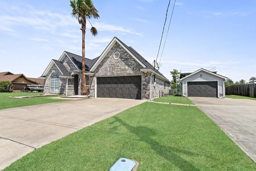 200 SKYLARK AVE, Bridge City, TX 77611 - Image #2