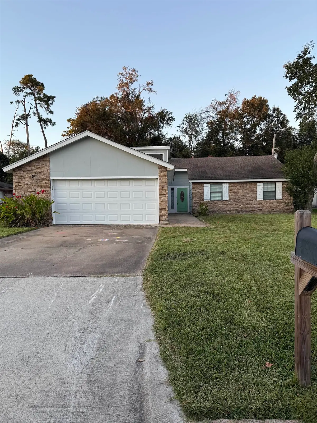 1928 Silver Oaks, Orange, TX 77632 - Image #1