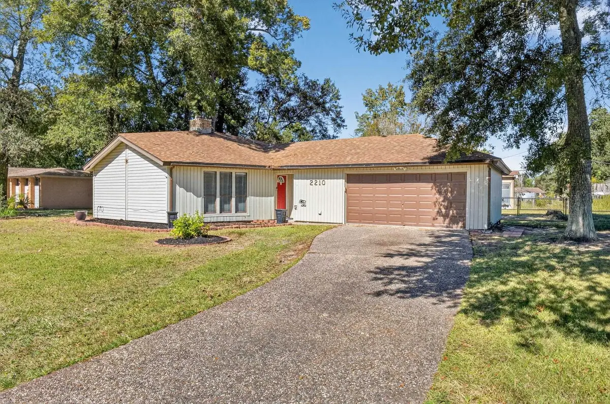 2210 W Link Dr, Orange, TX 77630 - Image #1