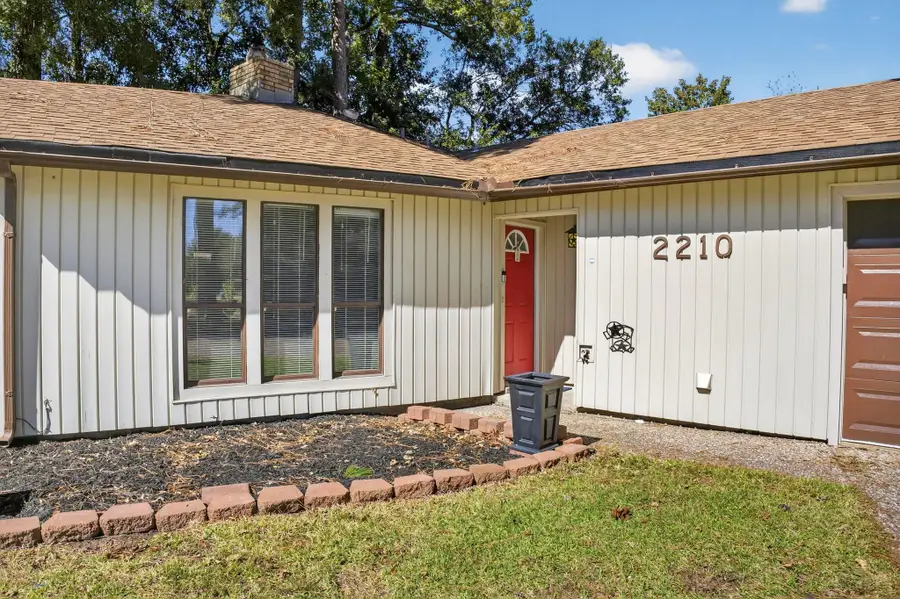 2210 W Link Dr, Orange, TX 77630 - Image #2