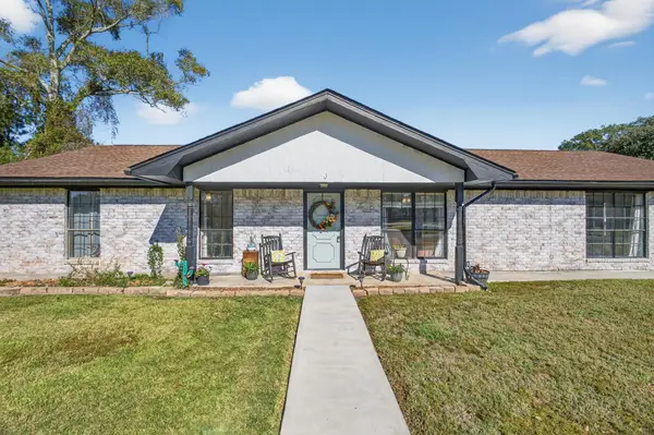 355 County Road 761, Buna, TX 77612