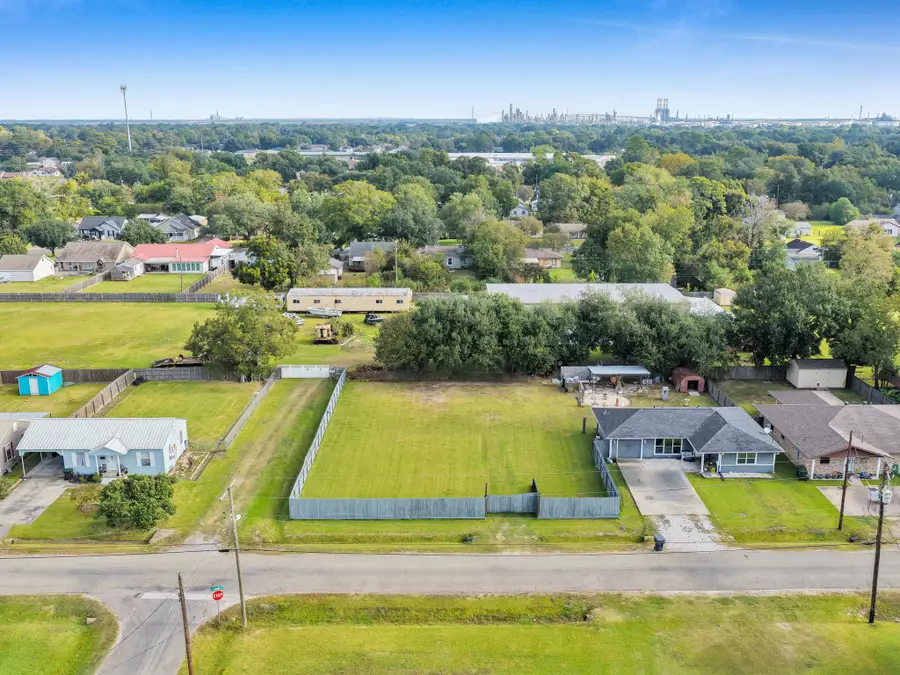 3820 Lincoln Avenue, Groves, TX 77619 - Image #3