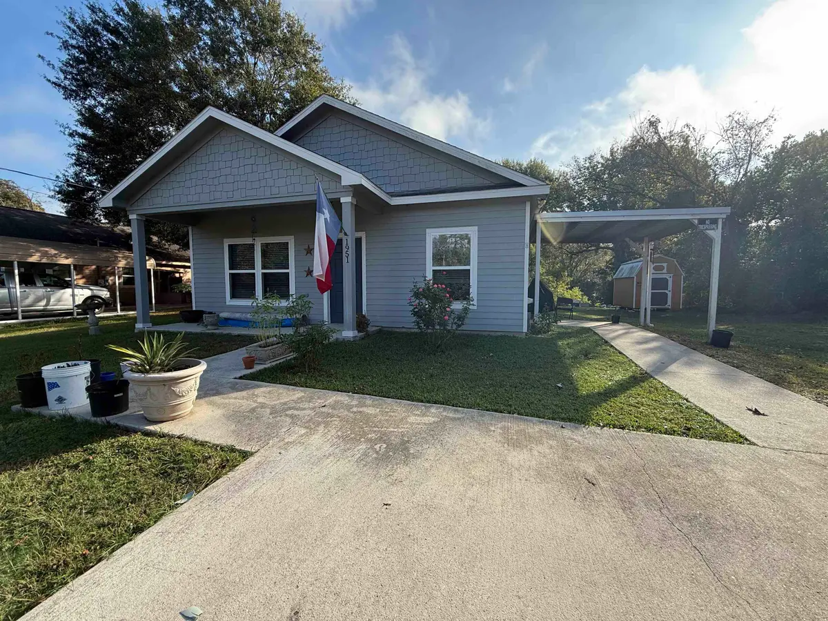 1951 Hickory Dr, Vidor, TX 77662 - Image #1