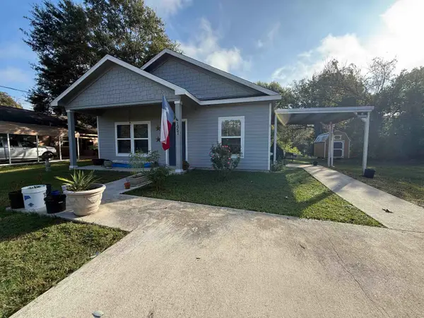 1951 Hickory Dr, Vidor, TX 77662