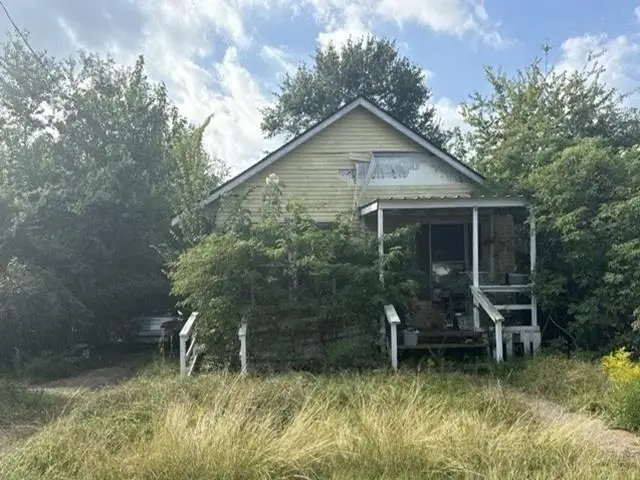 327 Avenue B, Port Neches, TX 77651 - Image #1