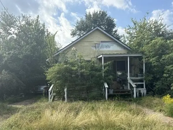 327 Avenue B, Port Neches, TX 77651