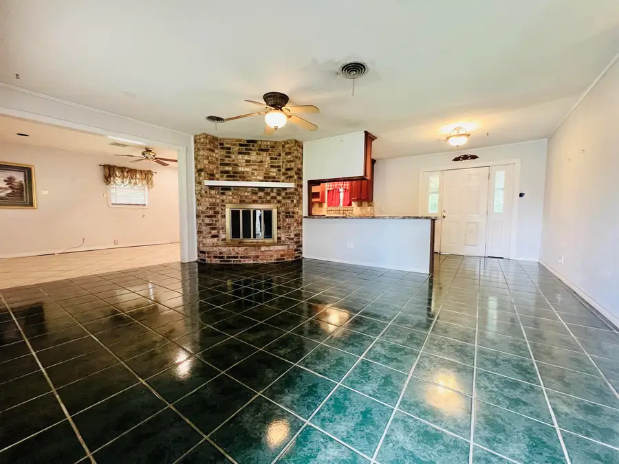 703 Park St, Vidor, TX 77662 - Image #2