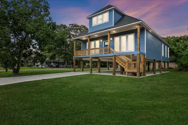 290 Thurman, Bridge City, TX 77611