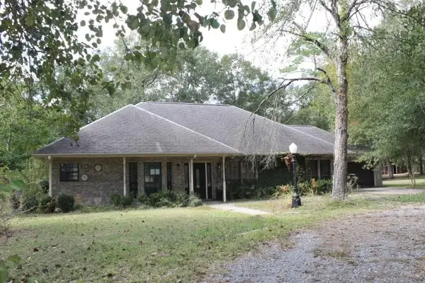 4952 Evergreen St, Orange, TX 77630