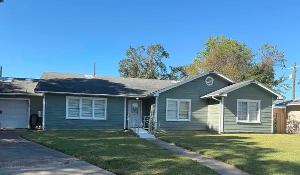 2411 McKee Dr., Orange, TX 77630