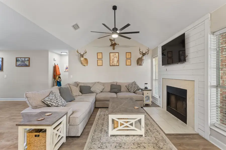 513 Shannons Way, Bridge City, TX 77611 - Image #3