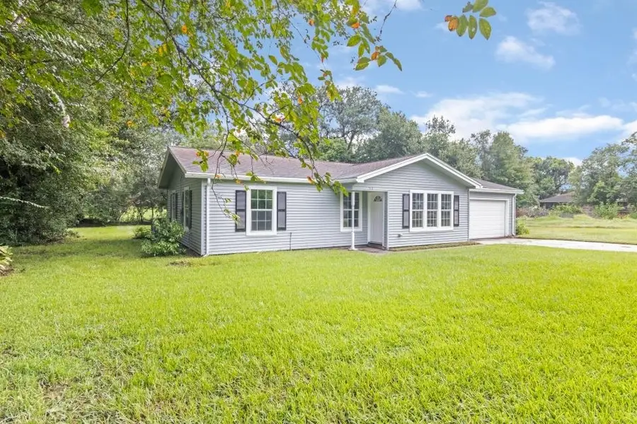 512 N Inwood Dr, Bridge City, TX 77611 - Image #2