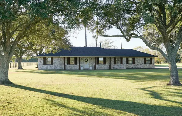 17610 Westbury Rd, Beaumont, TX 77713-2040