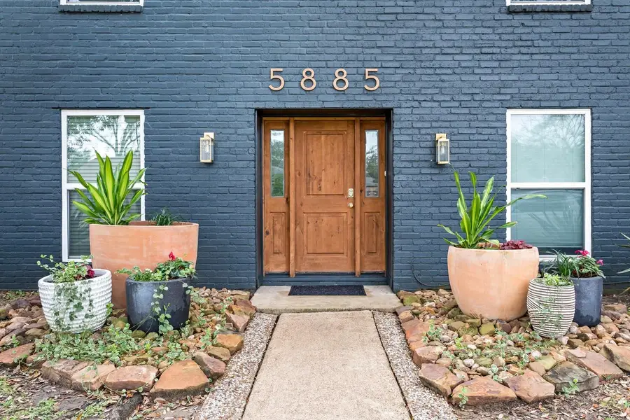 5885 Woodway Dr, Beaumont, TX 77706 - Image #2