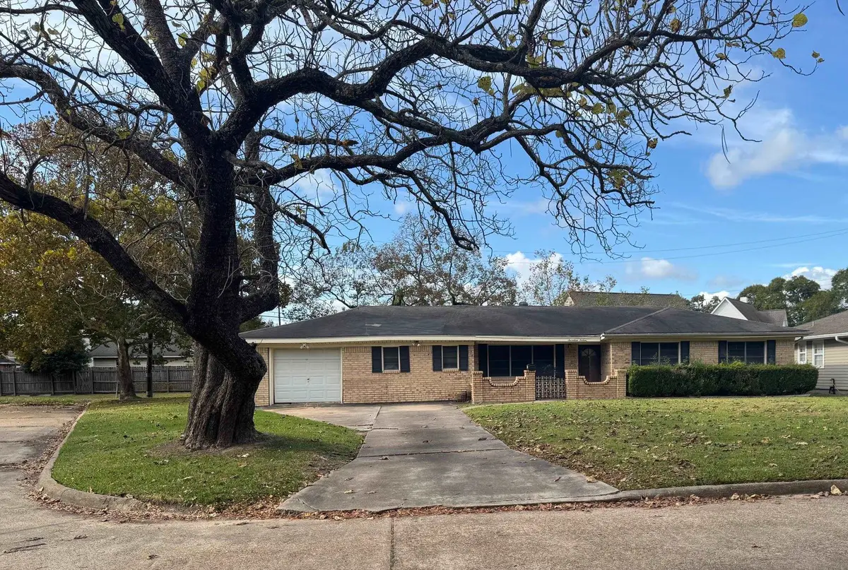 1716 Avenue E, Nederland, TX 77627 - Image #1