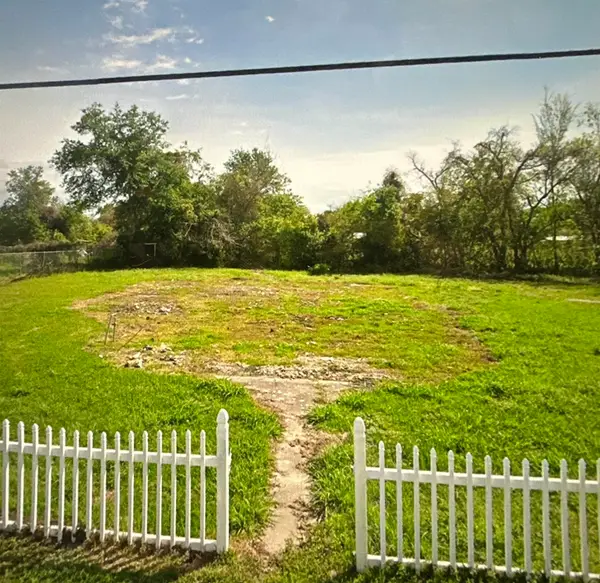 720 Galveston, Orange, TX 77630