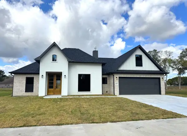 2620 Eloise Ct, Nederland, TX 77627