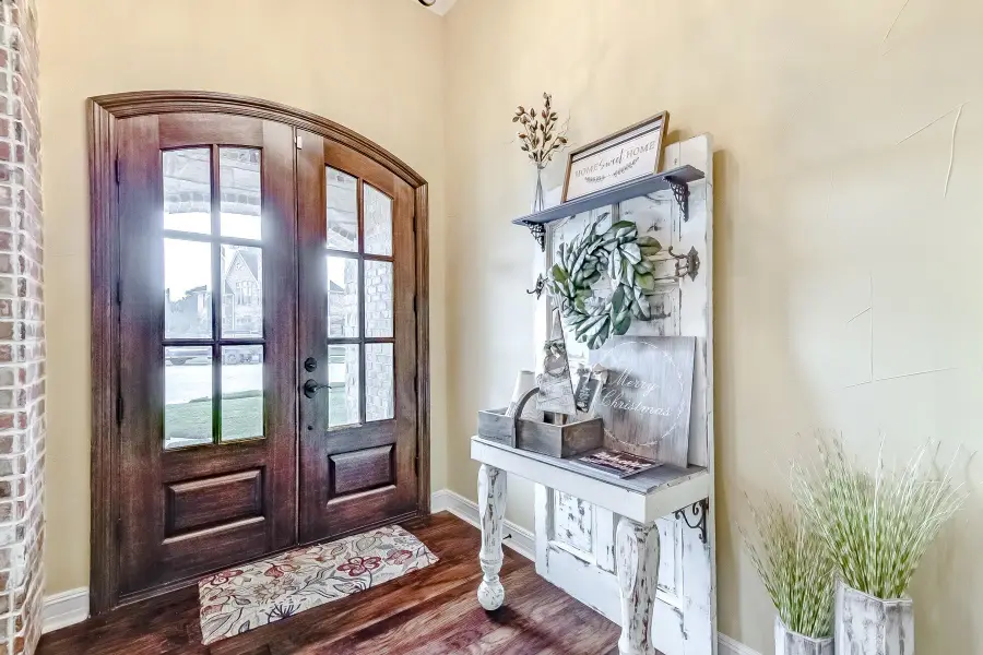 360 Windsor Ct, Port Neches, TX 77651 - Image #2