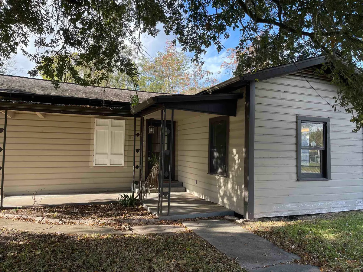 812 S Texas St., West Orange, TX 77630 - Image #1