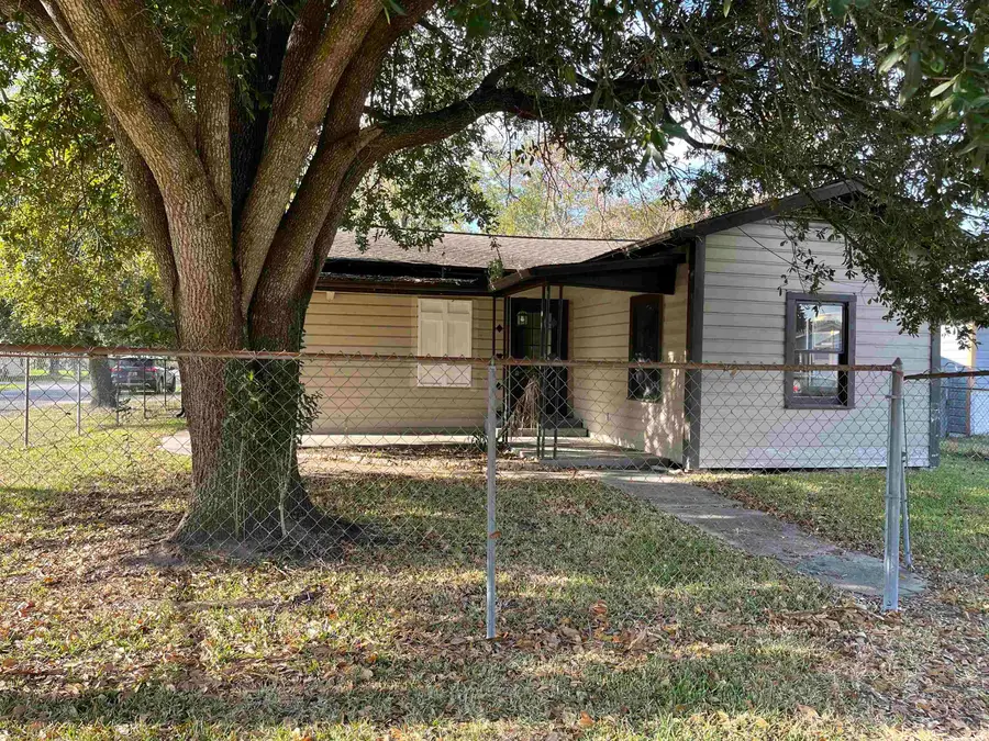 812 S Texas St., West Orange, TX 77630 - Image #2