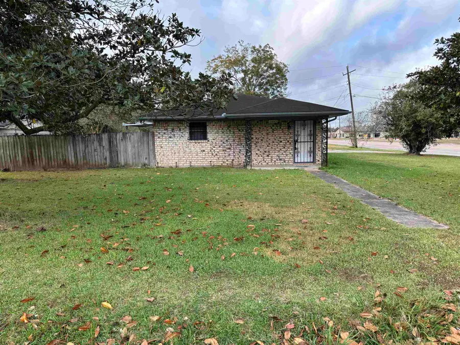 5895 Scenic Dr, Beaumont, TX 77713 - Image #2