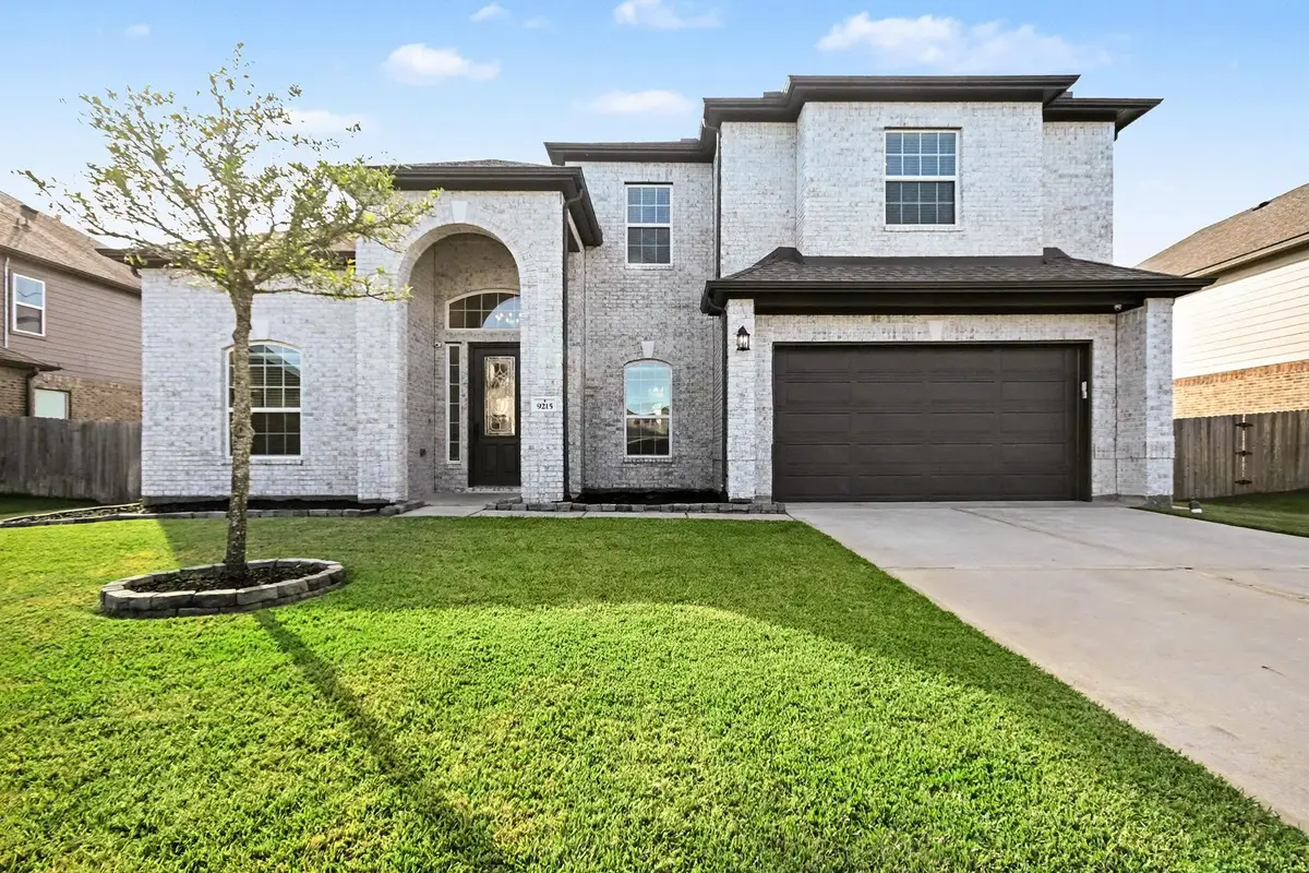 9215 Joe Louis Dr, Monterey Belvieu, TX 77523 - #1