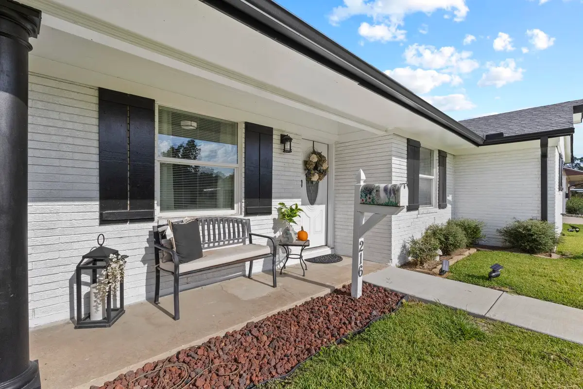 216 35th St, Nederland, TX 77627 - Image #1