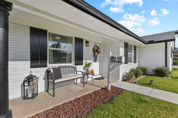 216 35th St, Nederland, TX 77627