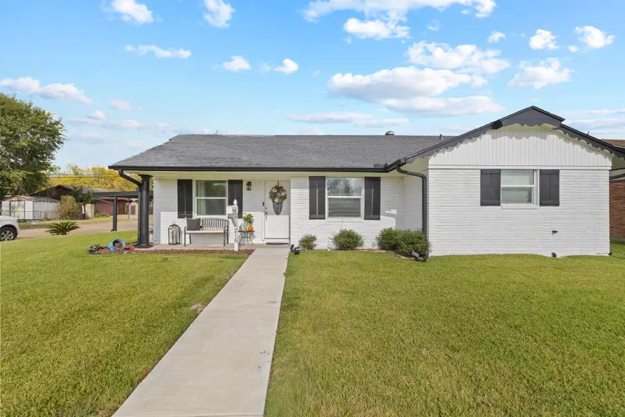 216 35th St, Nederland, TX 77627 - Image #2