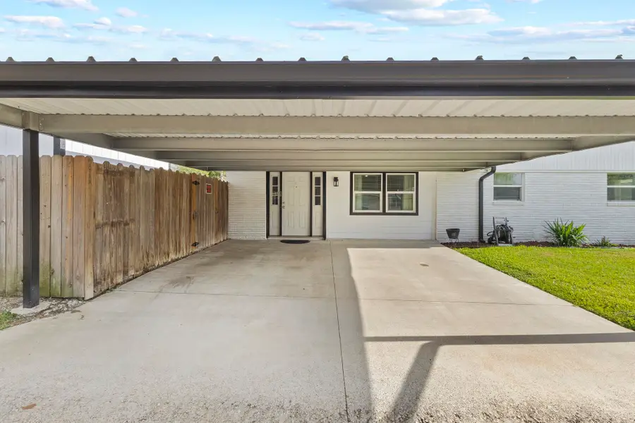 216 35th St, Nederland, TX 77627 - Image #3