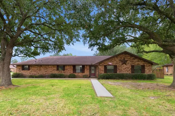 108 Woodsong, Bridge City, TX 77611