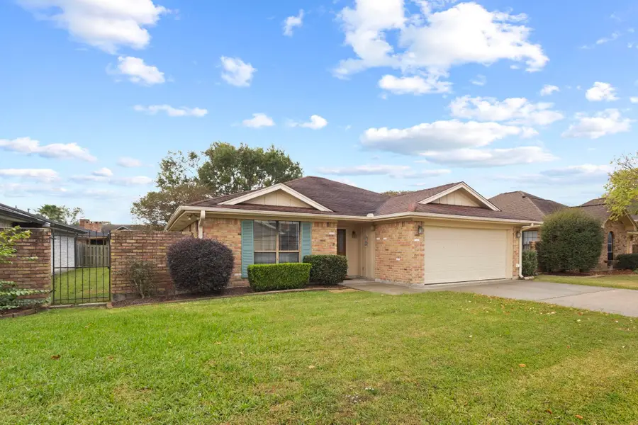 323 Castle Dr., Port Neches, TX 77651 - Image #3