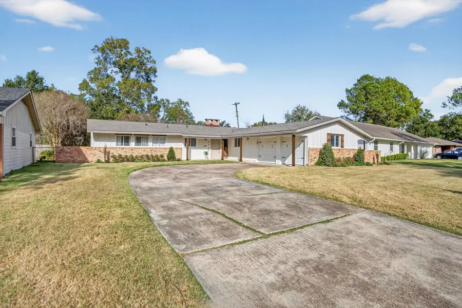 5940 Honeysuckle Dr, Beaumont, TX 77706 - Image #2