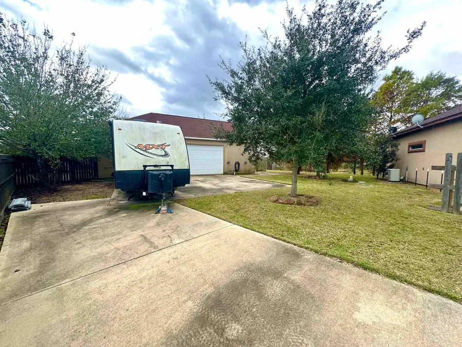 216 Berwick Dr., Bridge City, TX 77611 - Image #2