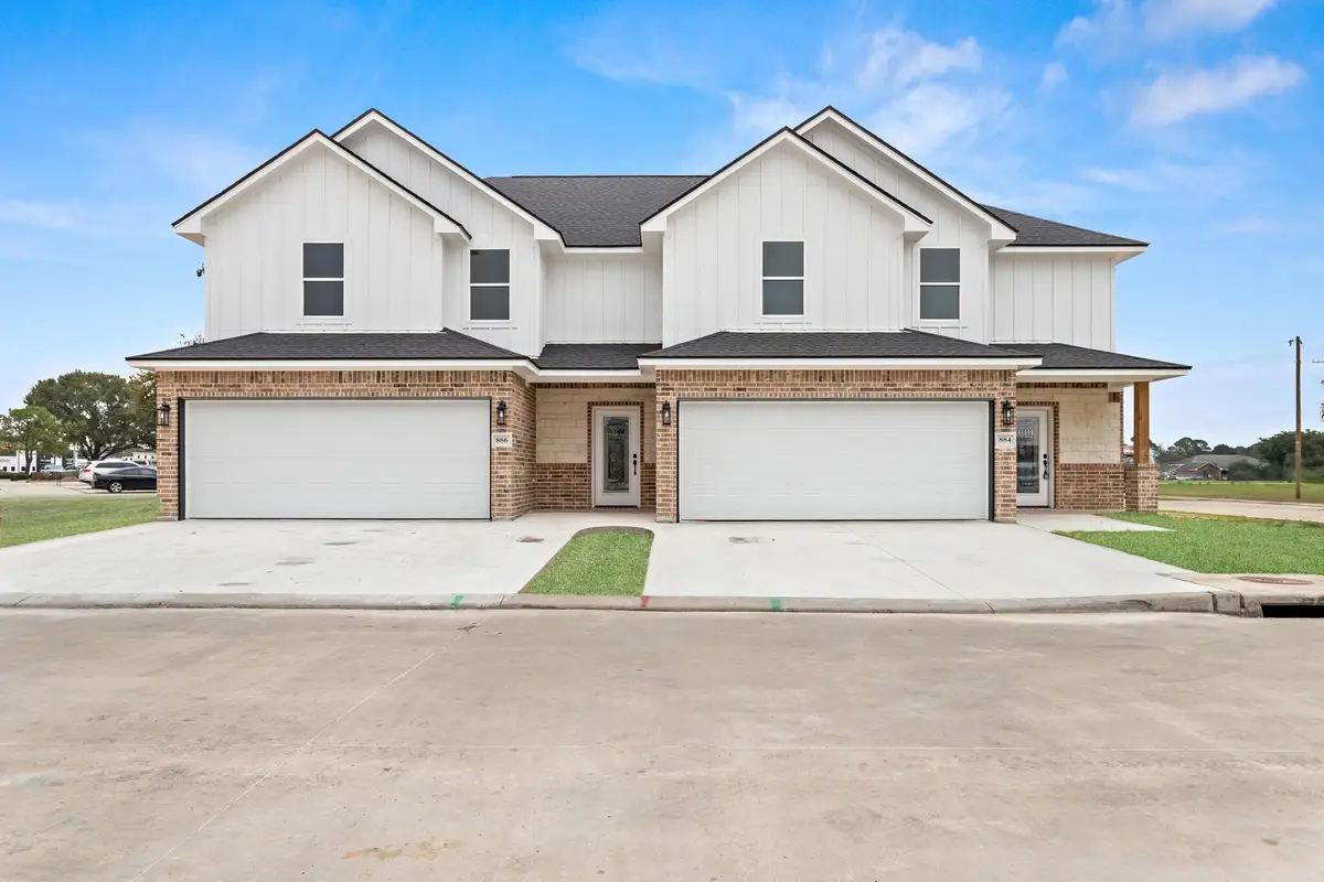 886 Meloreen Drive, Port Neches, TX 77651 - Image #1