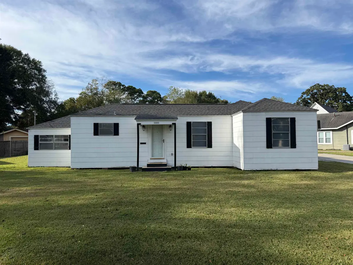 6899 Jefferson Blvd, Groves, TX 77619 - Image #1