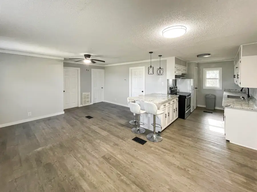 2749 Pearl Ave, Groves, TX 77619 - Image #2