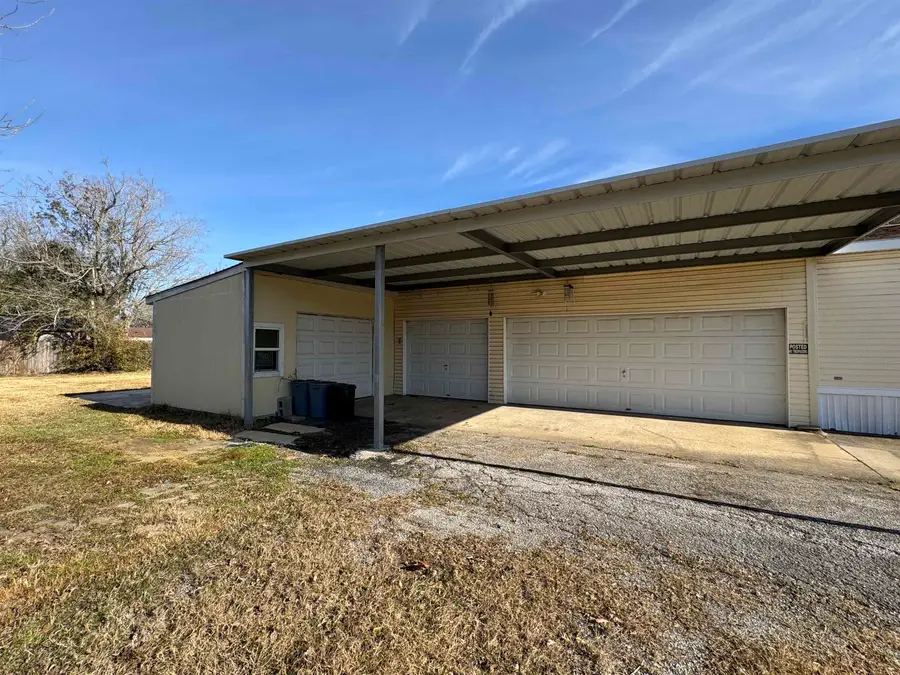 134 1st Ave, Nederland, TX 77627 - #2