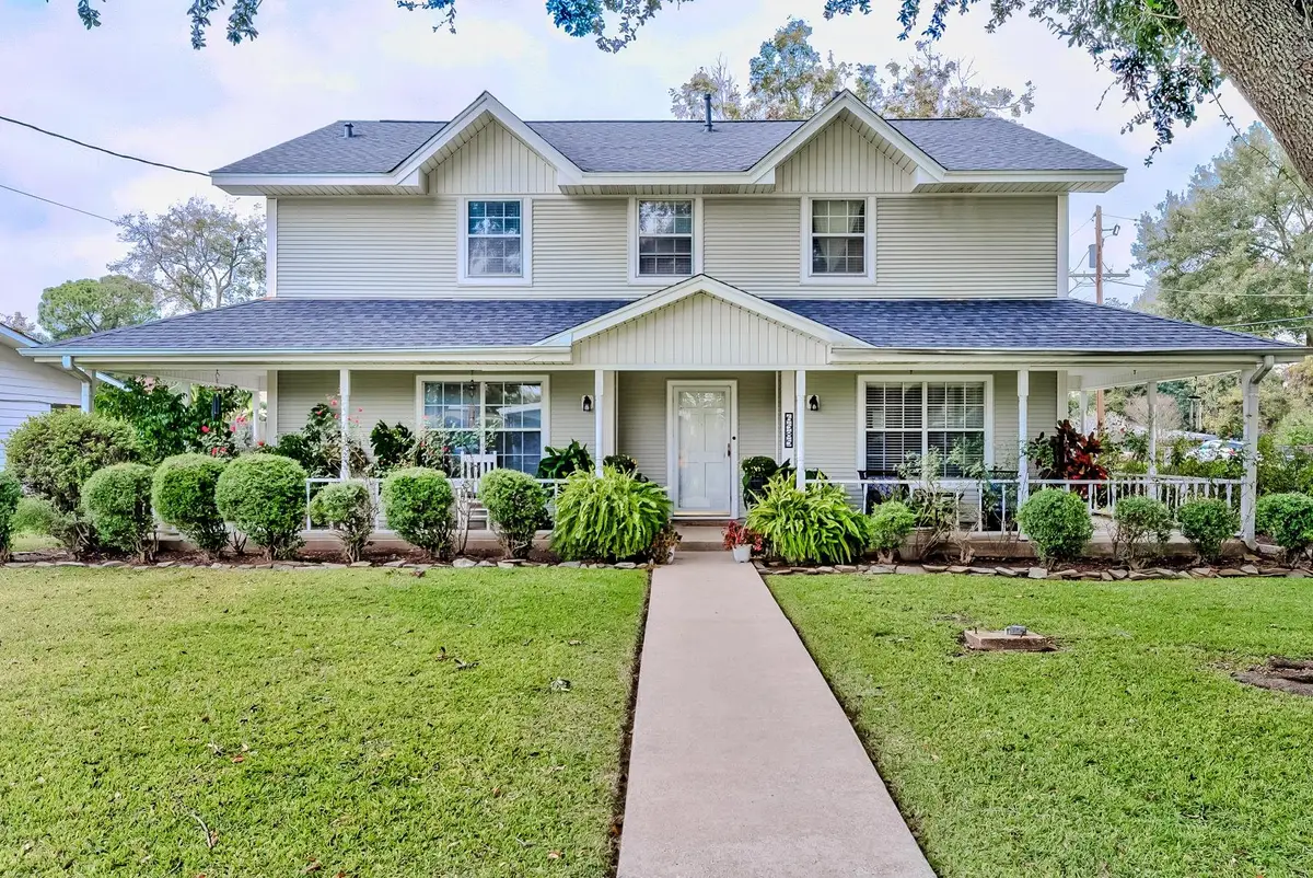 6585 Washington St, Groves, TX 77619 - Image #1