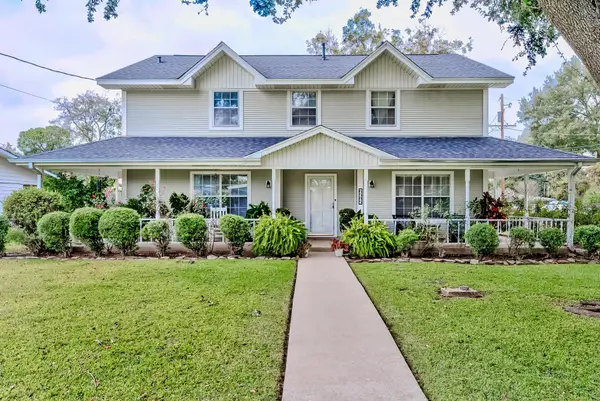 6585 Washington St, Groves, TX 77619