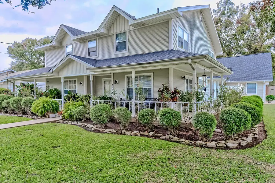 6585 Washington St, Groves, TX 77619 - Image #2