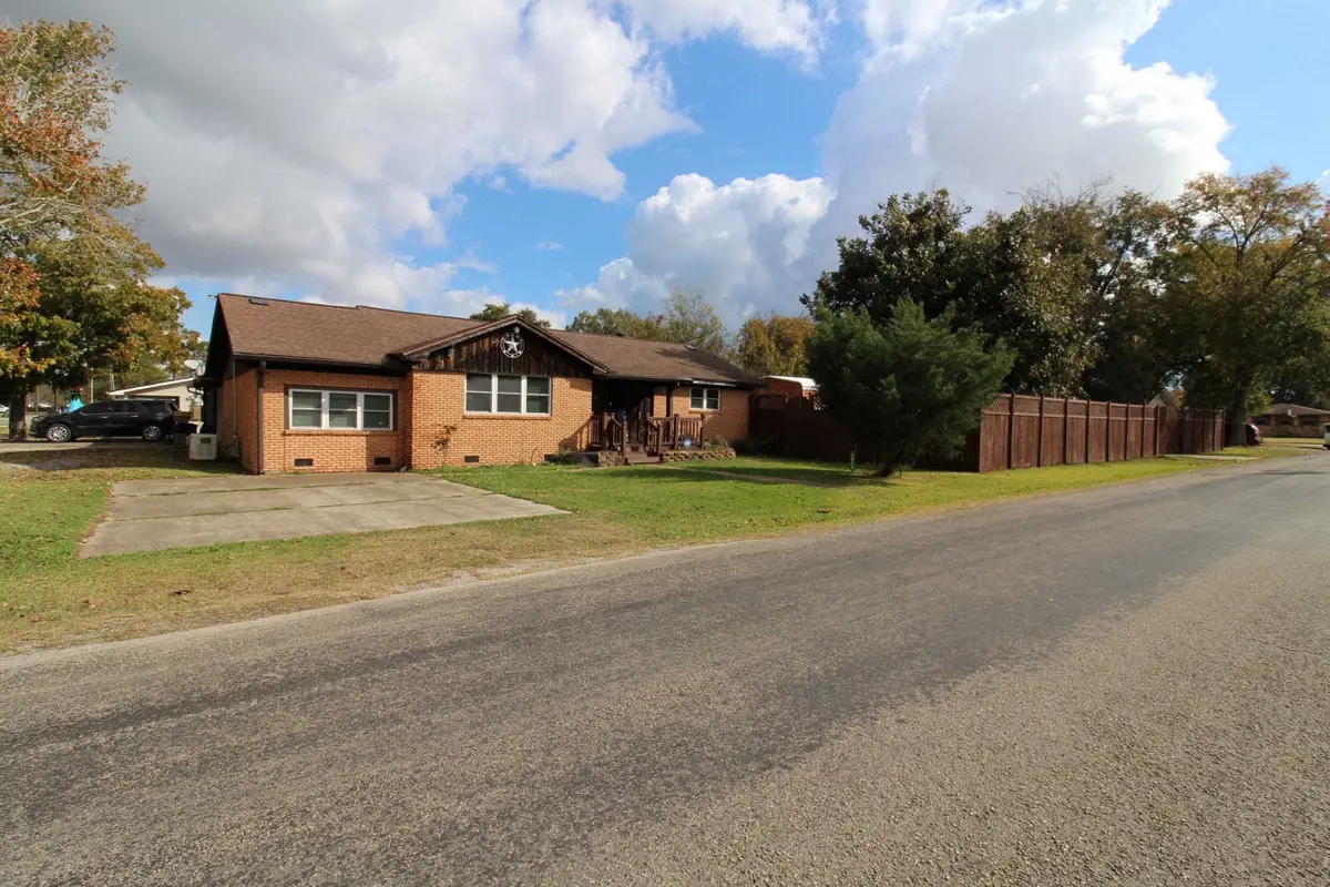 1718 Sun, Port Neches, TX 77651 - Image #1
