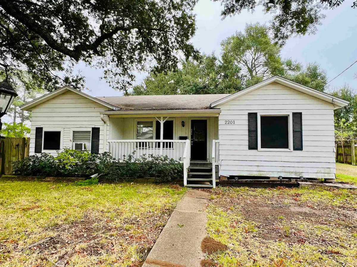 2201 Avenue G, Nederland, TX 77627 - Image #1