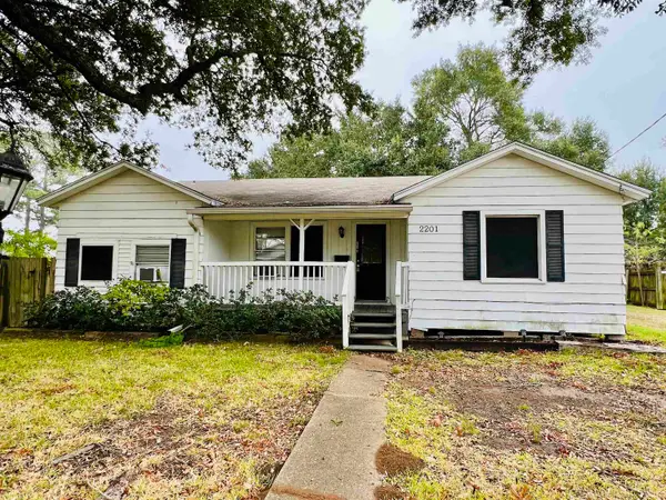 2201 Avenue G, Nederland, TX 77627