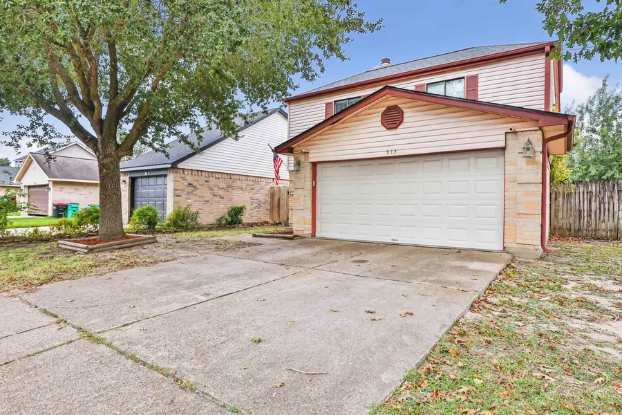 913 Briarcreek Dr, Baytown, TX 77521 - Image #2