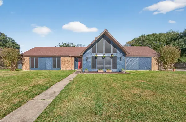 8440 Greenbriar Lane, Port Arthur, TX 77642